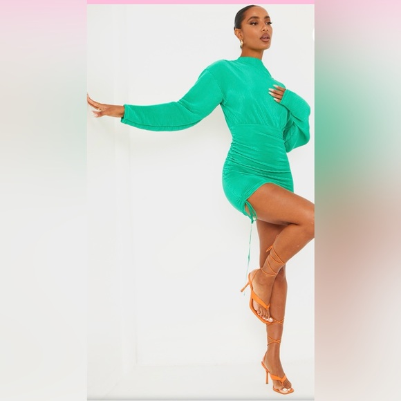 Pretty Little Thing plt Green Plisse Detail Long Sleeve Ruched Bodycon Dress - Picture 1 of 4